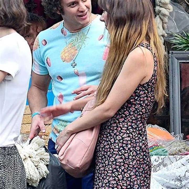 Christopher Uckermann presume nueva novia en los premios Canacine