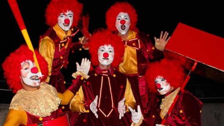 Clown attacks People rioting in America as 'creepy clowns' panic