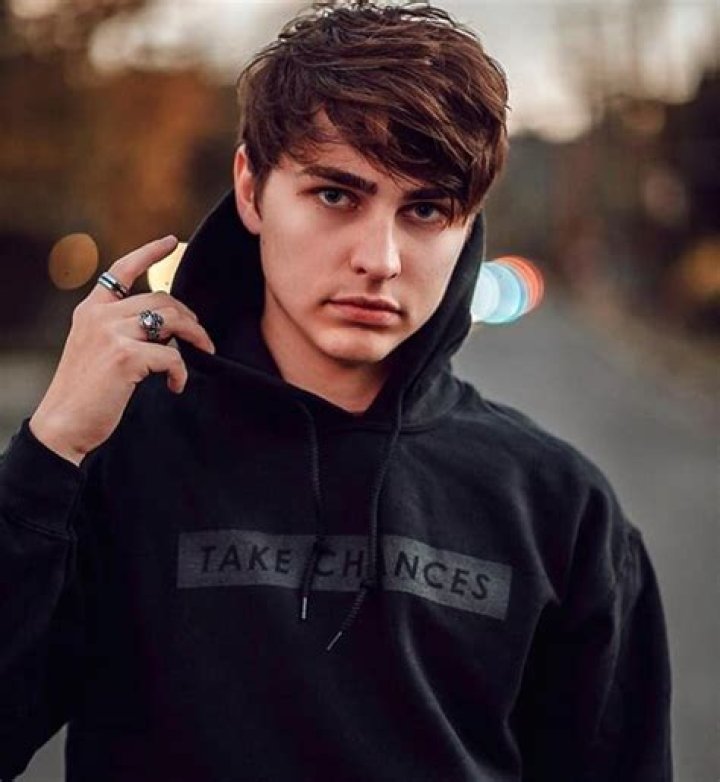 Colby Brock Height Age Weight Wiki Biography Girlfriend & Net Worth