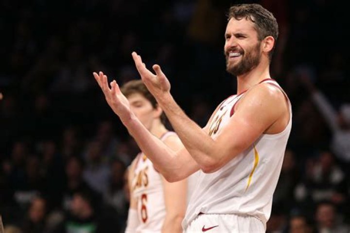 College Football Player Takes Shot at Kevin Love via Social Media