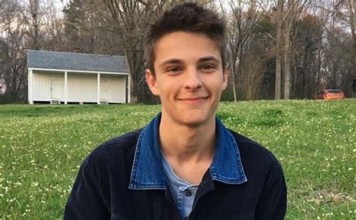 Corey Fogelmanis Bio, Wiki, Net Worth, Dating, Girlfriend, Age, Height