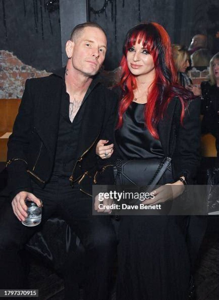 Corey Taylor, Alicia Dove get married by Elvis in Las Vegas service