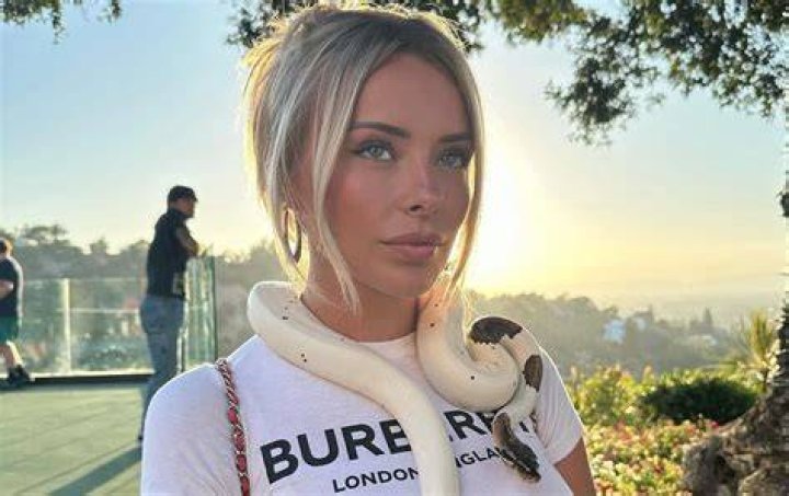 Corinna Kopf Stella Barey Lesbian Bathtub Set Onlyfans Video Leaked