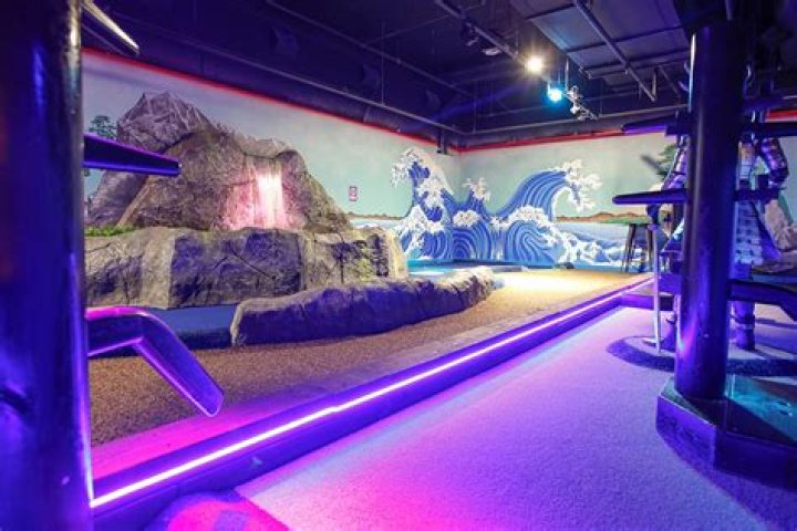 Crazy Golf (Social Distance) &mdash; Team Activity Group