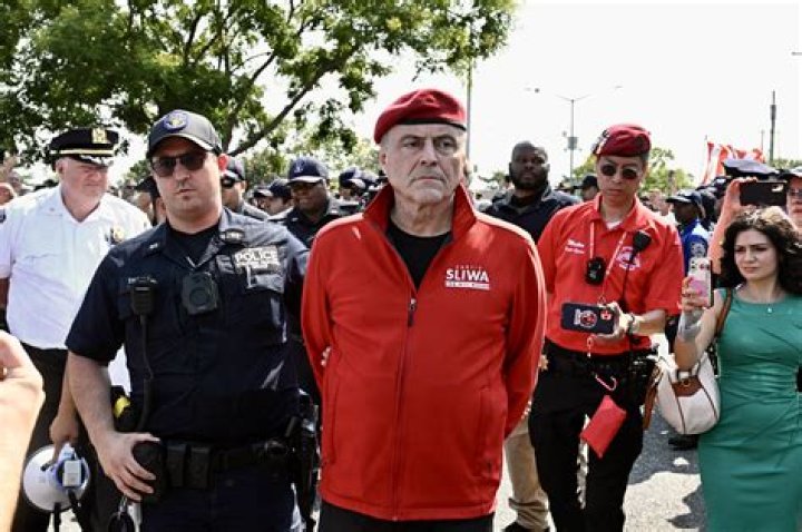Curtis Sliwa, Scott LoBaido arrested during protest against NYC migrant