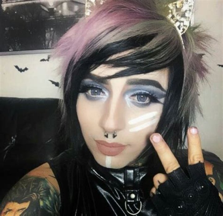 Dahvie Vanity Age, Net Worth, Girlfriend, Family and Biography (Updated