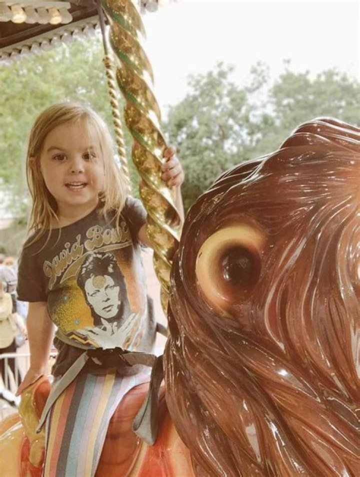 Daisy Josephine Sudeikis Birthday, Age, Dad, Ethnicity, Mom, Eye Color