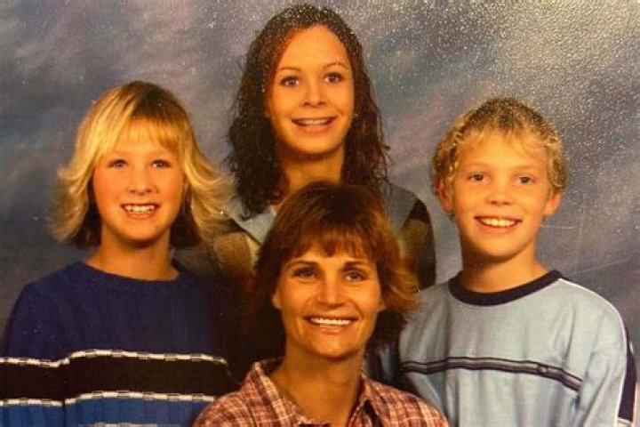 Dallas Goedert family, wife, children, parents, siblings Celebrity FAQs
