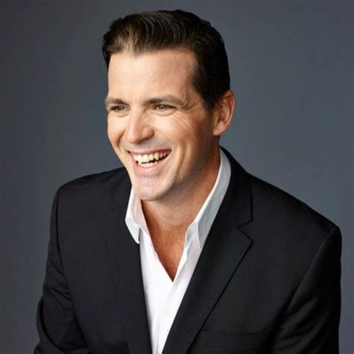 Damon Bayles Net Worth, Salary, Age, Height, Bio, Family, Career