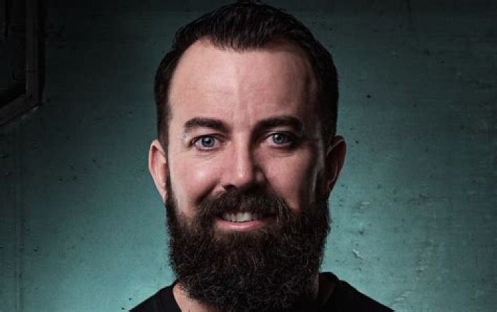 Dan Cummins&rsquo; new hour flaunts darkness, light, and some &lsquo;Happy Murder&rsquo;