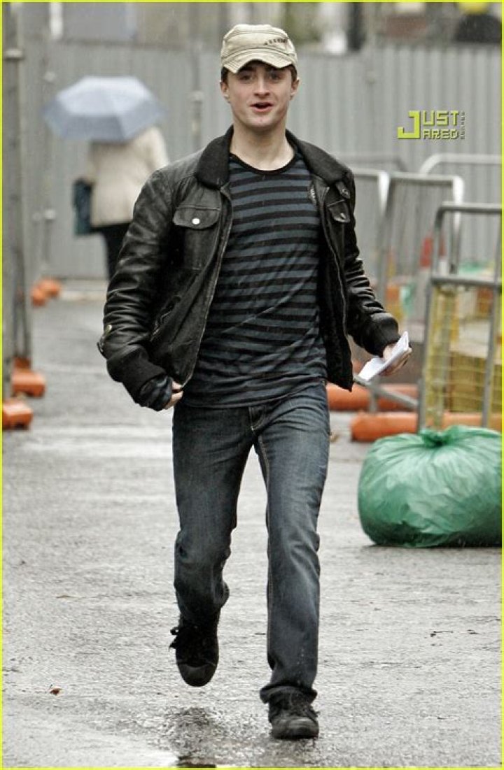 Daniel Radcliffe Runs in the Rain Photo 749671 Photos Just Jared