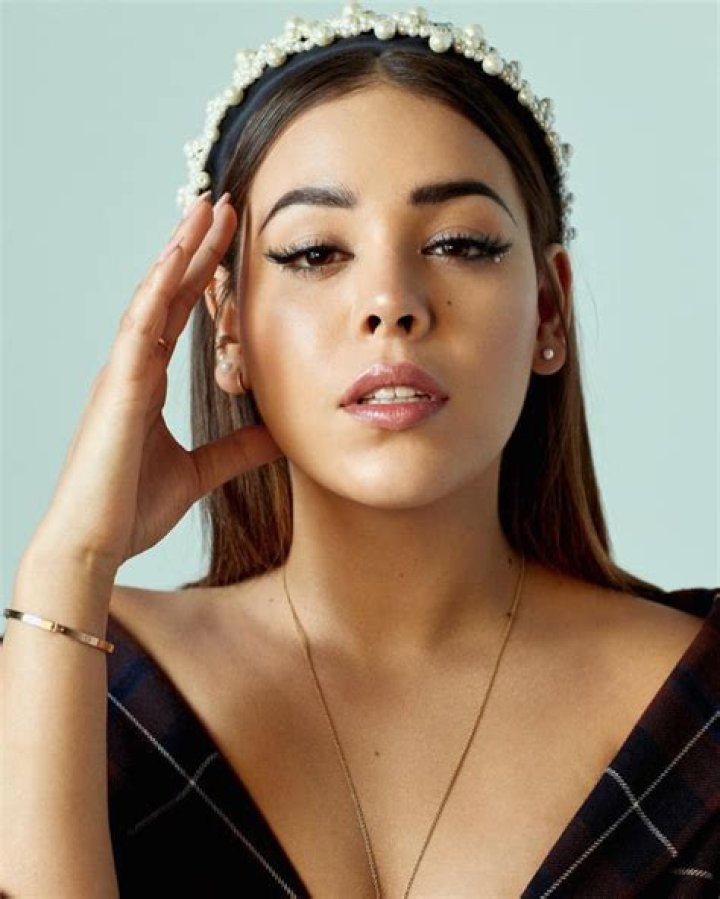 Danna Paola Height, Net Worth, Boyfriend, Feet, Wiki, Age, Parents