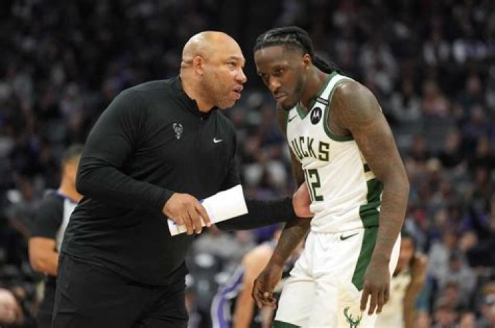 Darvin Ham is getting desperate with who he&rsquo;s asking to help the Lakers