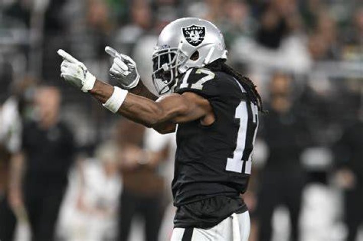 Davante Adams' Wife Devanne Shares Sideline Photos with Daughters