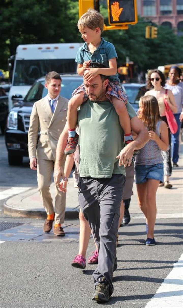 Dave Matthews Strolls With His Kinds in The Big Apple Celeb Baby Laundry