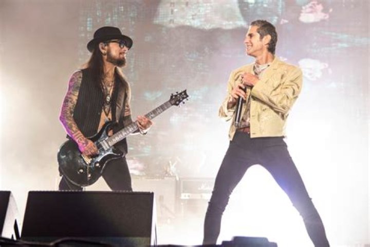 Dave Navarro Opens up About Battles With Suicidal Thoughts The