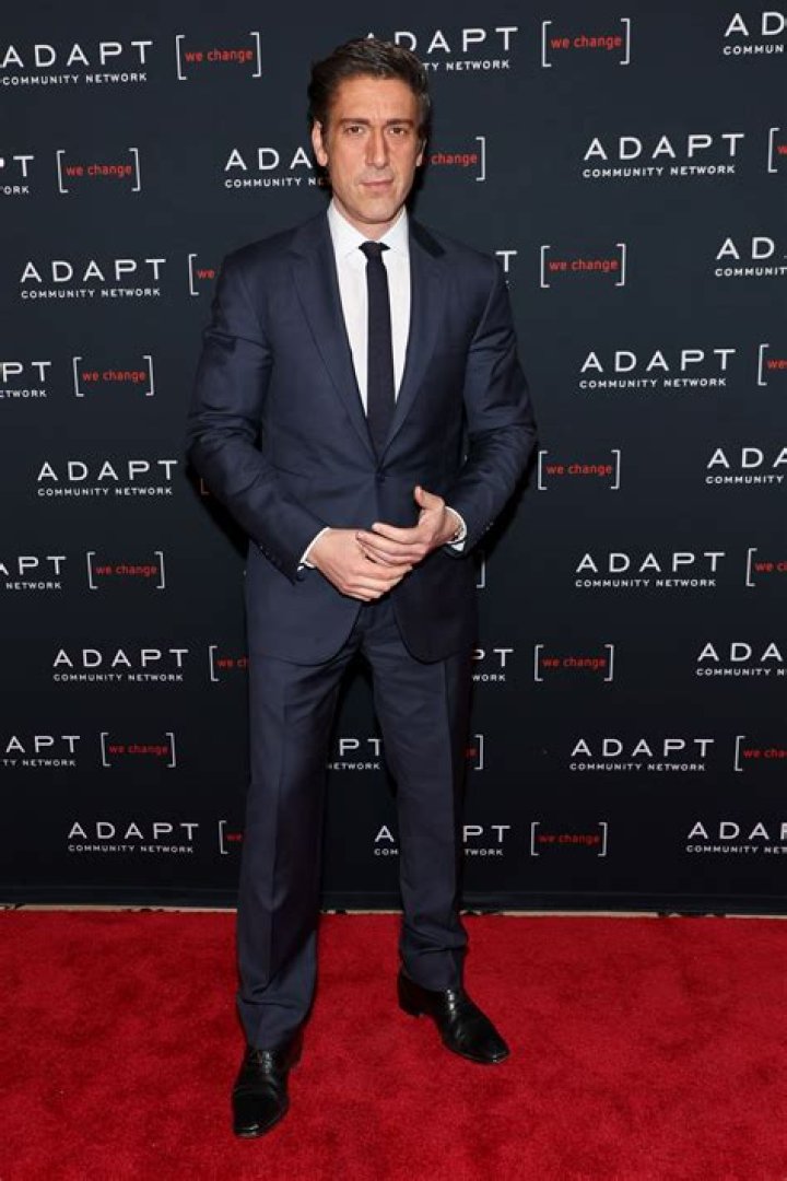 David Muir Wiki, Age, Height, Wife, Family, Gay, Salary, Net Worth and Bio