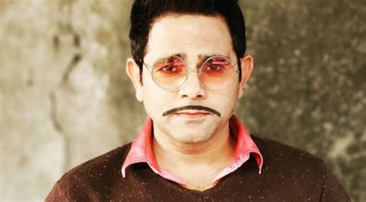 Deepesh Bhan's wife cries inconsolably at his last rites, Bhabiji Ghar