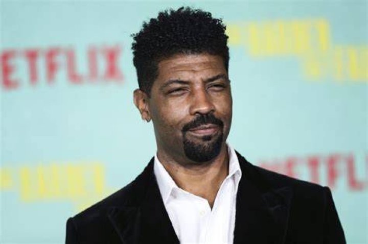 Deon Cole Biography Wiki, Brother, Siblings, Dating, Height Marriedline