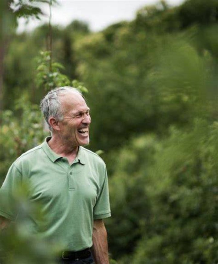 Der Musiker Toni Santer. Bios&uuml;dtirol Bio&Auml;pfel aus S&uuml;dtirol