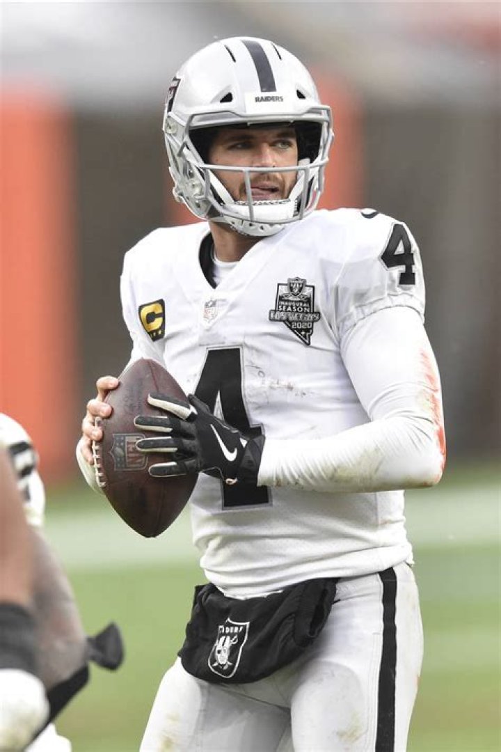 Derek Carr follows winning routine as Las Vegas Raiders quarterback