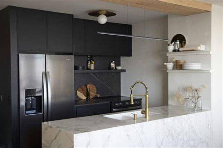 Designer Nike Onile transforms her condo&rsquo;s kitchen into a chic chef&rsquo;s