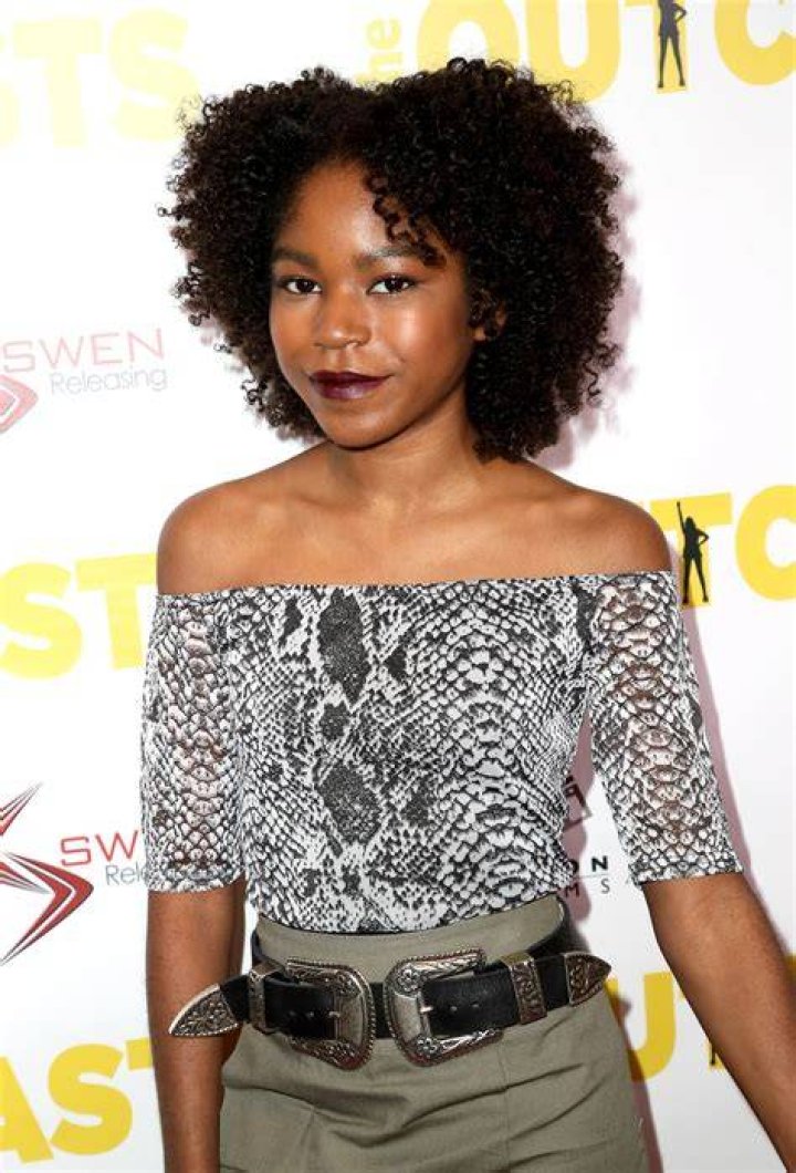Details About Riele Downs Age, Height, Net Worth, Boyfriend, Bio