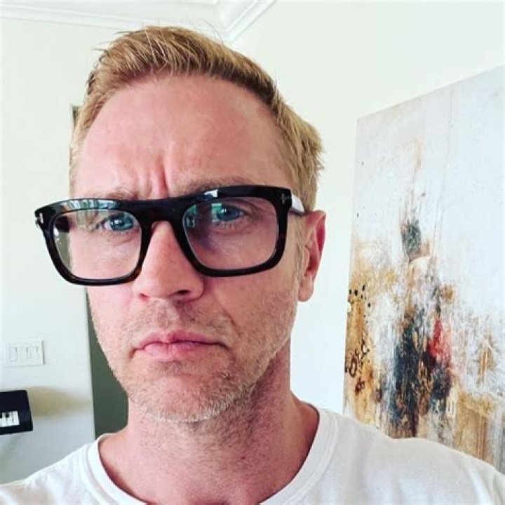 Devon Sawa Height, Weight, Age, Family, Biography, Facts