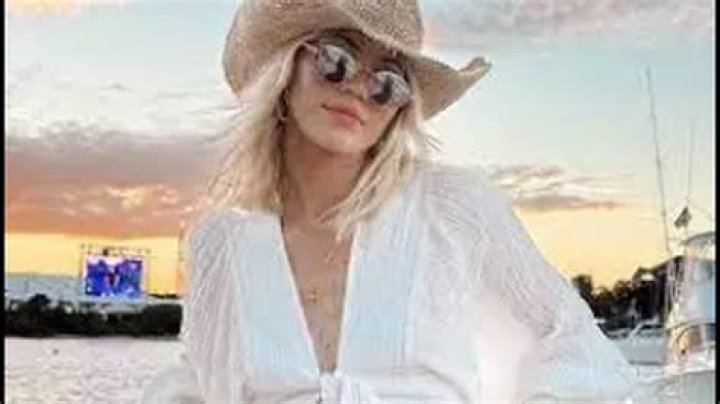 Devon Windsor Bio, Family, Career, Husband, Net Worth, Measurements