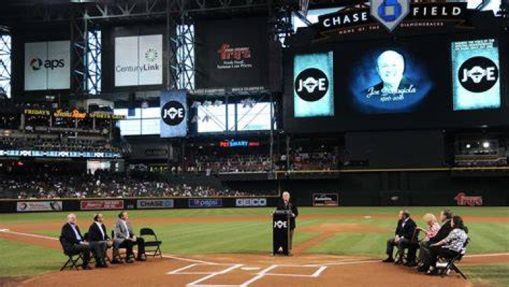 Diamondbacks pay tribute to Joe Garagiola in ceremony