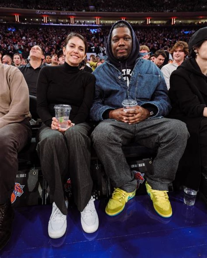 Did Cecily Strong Date Michael Che?