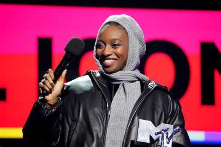 Diggin’ This Little Simz ft Cleo Soul “Woman” (Age 101 Records