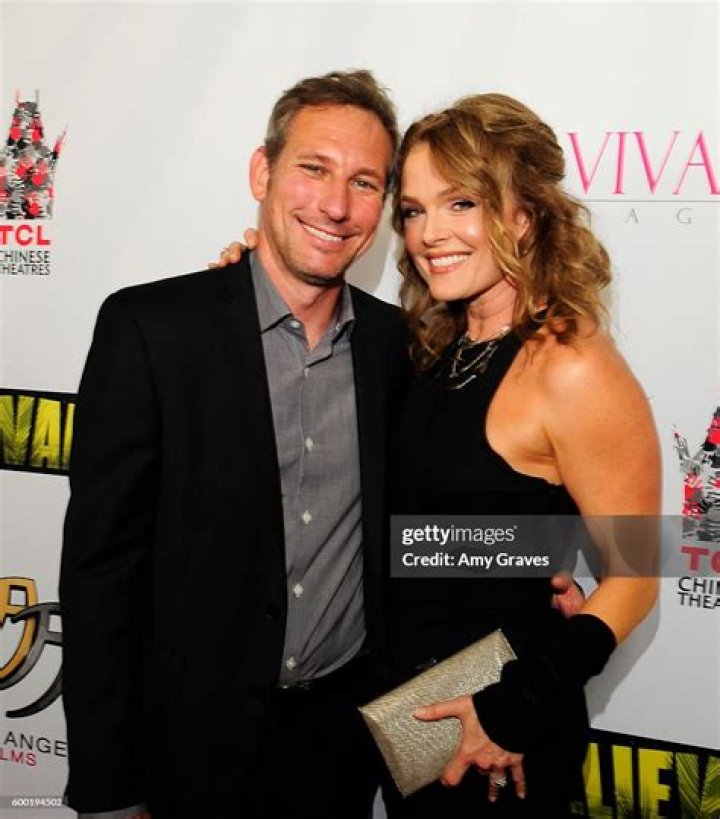 Dina Meyer husband Is Dina Meyer married?