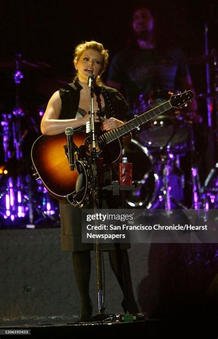 Dixie Chicks Singer Natalie Maines Files for Divorce From Adrian Pasdar