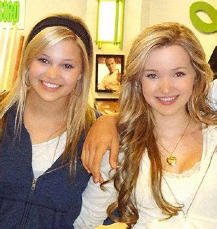 Does Dove Cameron have siblings? Does Dove Cameron have a sister? ABTC