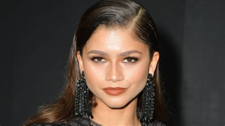 Does Zendaya Have A Close Relationship With Her 5 Older Siblings?