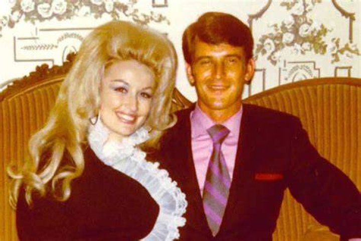 Dolly Parton Husband Children Dolly Parton Poses In Playboy Bunny