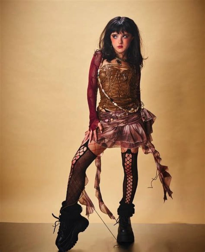 DOOM PATROL Poster Actress Abigail Shapiro DOOM PATROL Poster Actress Abigail Shapiro