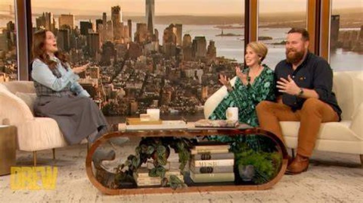 Drew Barrymore Helped Erin Napier Rush to Find a CMA Awards Dress in 12