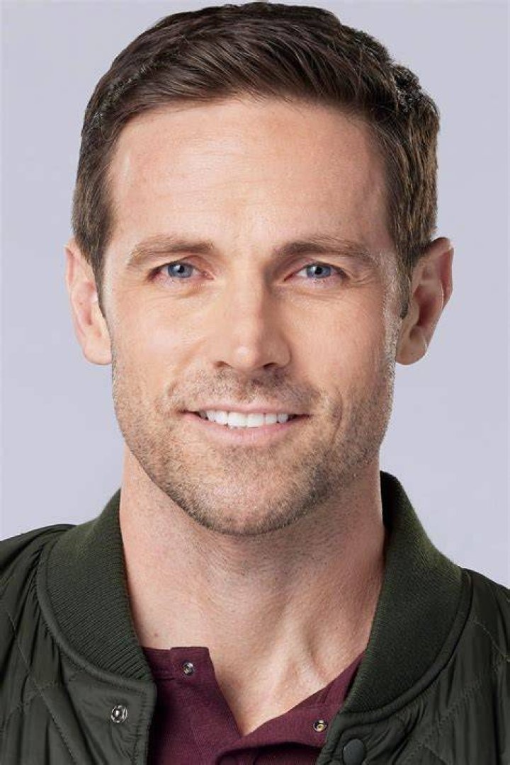 Dylan Bruce Biography, Age, Height, Girlfriend mrDustBin