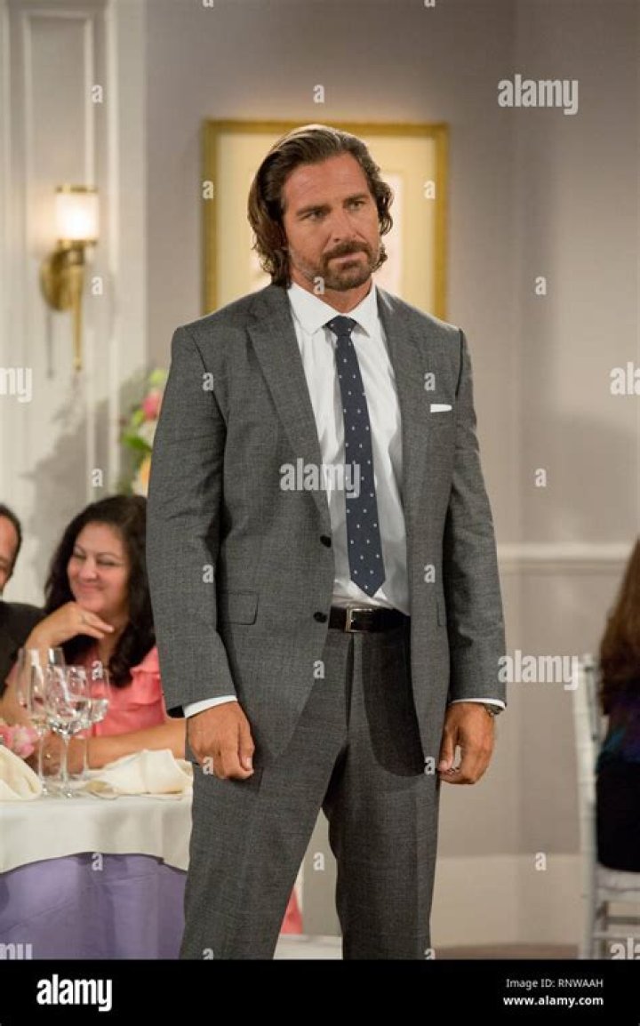 Ed Quinn One Day at a Time Wiki Fandom