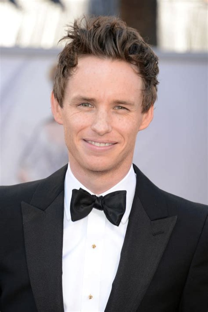 Eddie Redmayne's pregnant wife Hannah touches her baby bump in LA