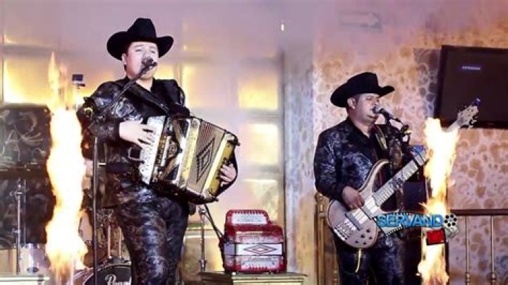 Edicion Especial El 3 (En Vivo 2016) Chords Chordify