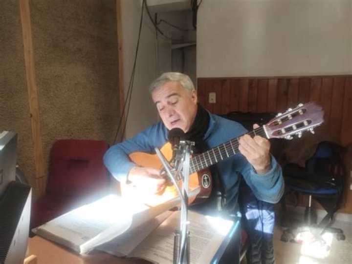 El artista local Daniel de Jesús lanza un nuevo álbum ‘Estas canciones