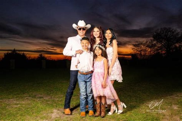 El Charro y La Mayrita (YouTube Star) Age, Birthday, Bio, Facts