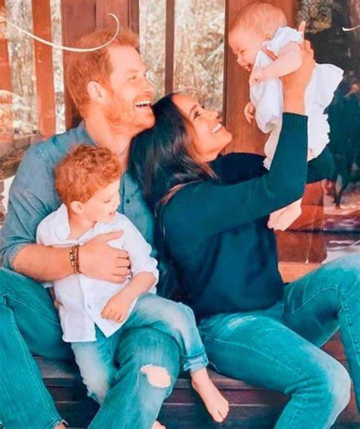 El pr&iacute;ncipe Harry y Meghan Markle comparten fotos nunca antes vistas de