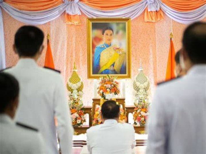 Eldest daughter of Thai king hospitalized with heart problem palace