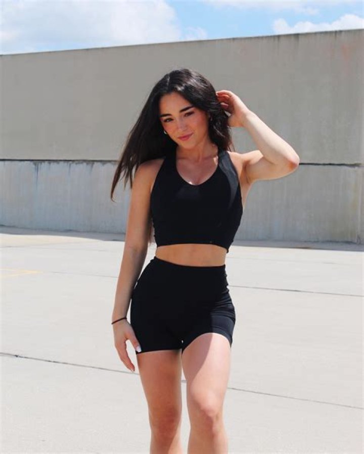 Elena Arenas looks flawless in figurehugging gym gear as LSU star