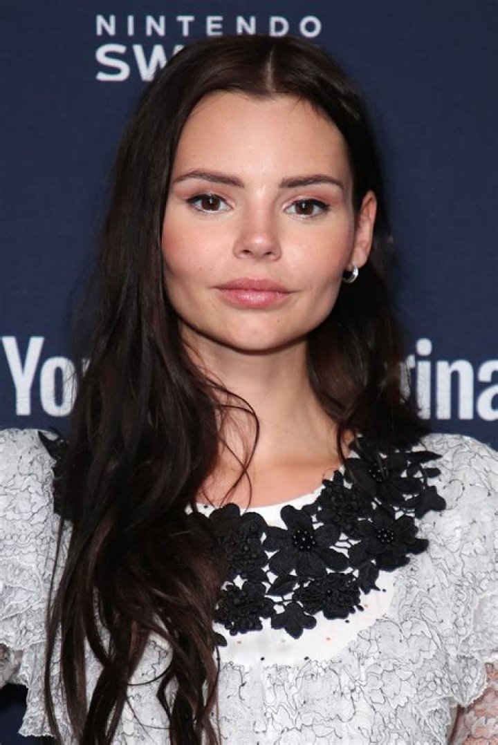 Eline Powell Biography, Height & Life Story Super Stars Bio