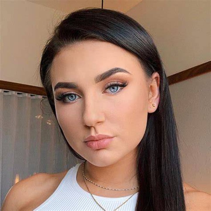 Elizabeth Zaks Bio, Age, Height Fitness Models Biography